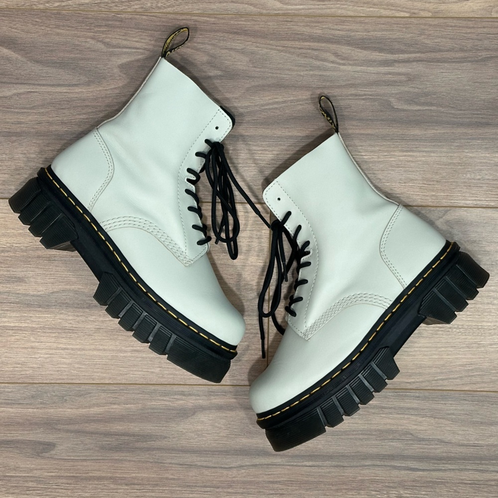 Dr. Martens Audrick 8-Eye Nappa Leather Platform Ankle Boots Cobblestone Grey 9 - Picture 8 of 13